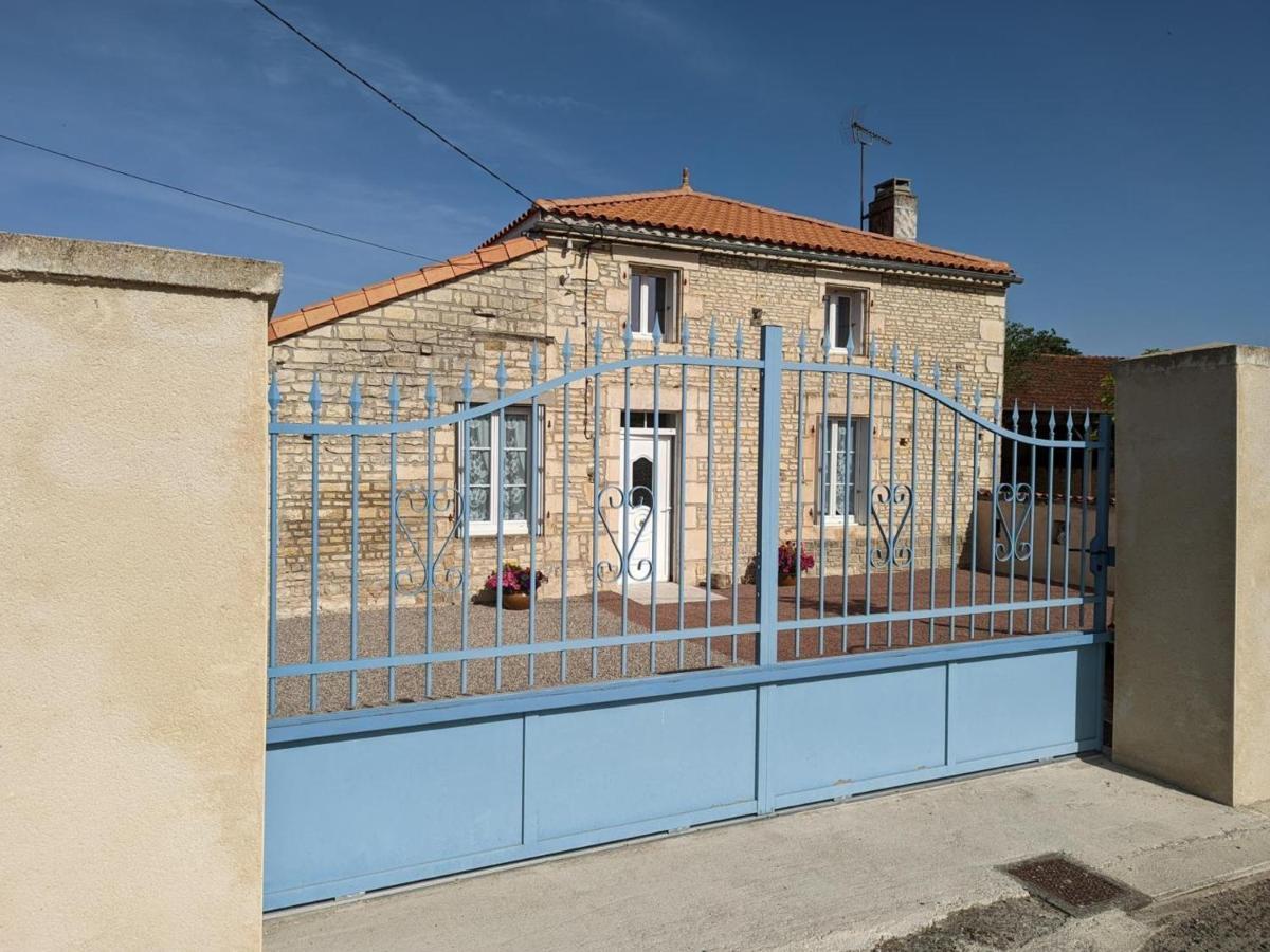 Maison Lumineuse Avec Cour Privative, Proche Sites Culturels, Tout Confort, Equipe Bebe, Wifi Inclus - Fr-1-653-98 Puyreaux Exterior foto